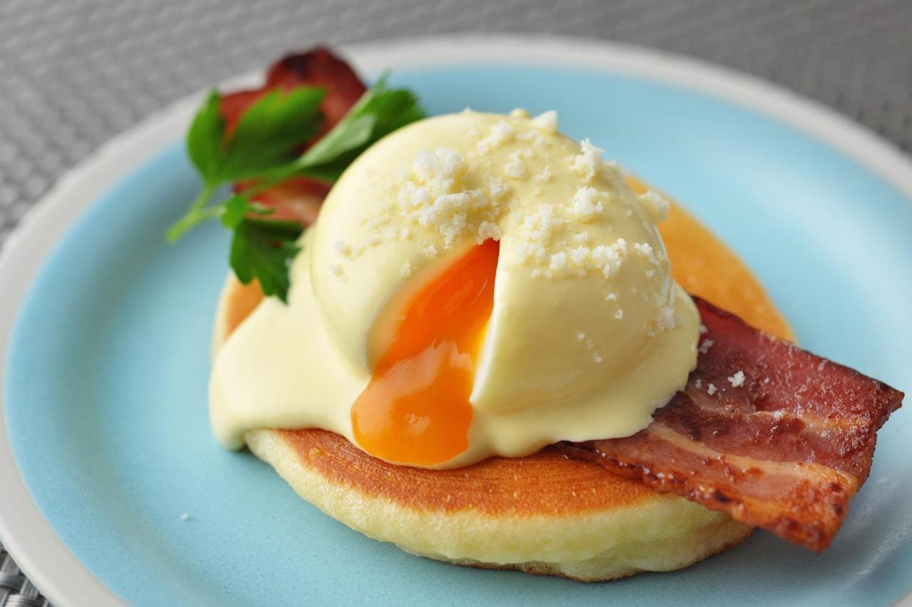 Omo Kansai Airport By Hoshino Resorts Izumisano Exteriör bild A poached egg on a muffin with bacon