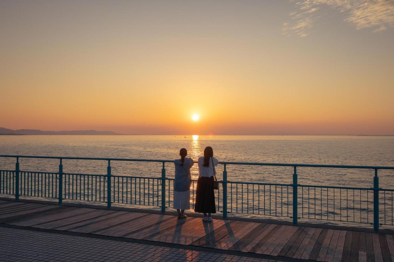 Omo Kansai Airport By Hoshino Resorts Izumisano Exteriör bild Sunset at the promenade