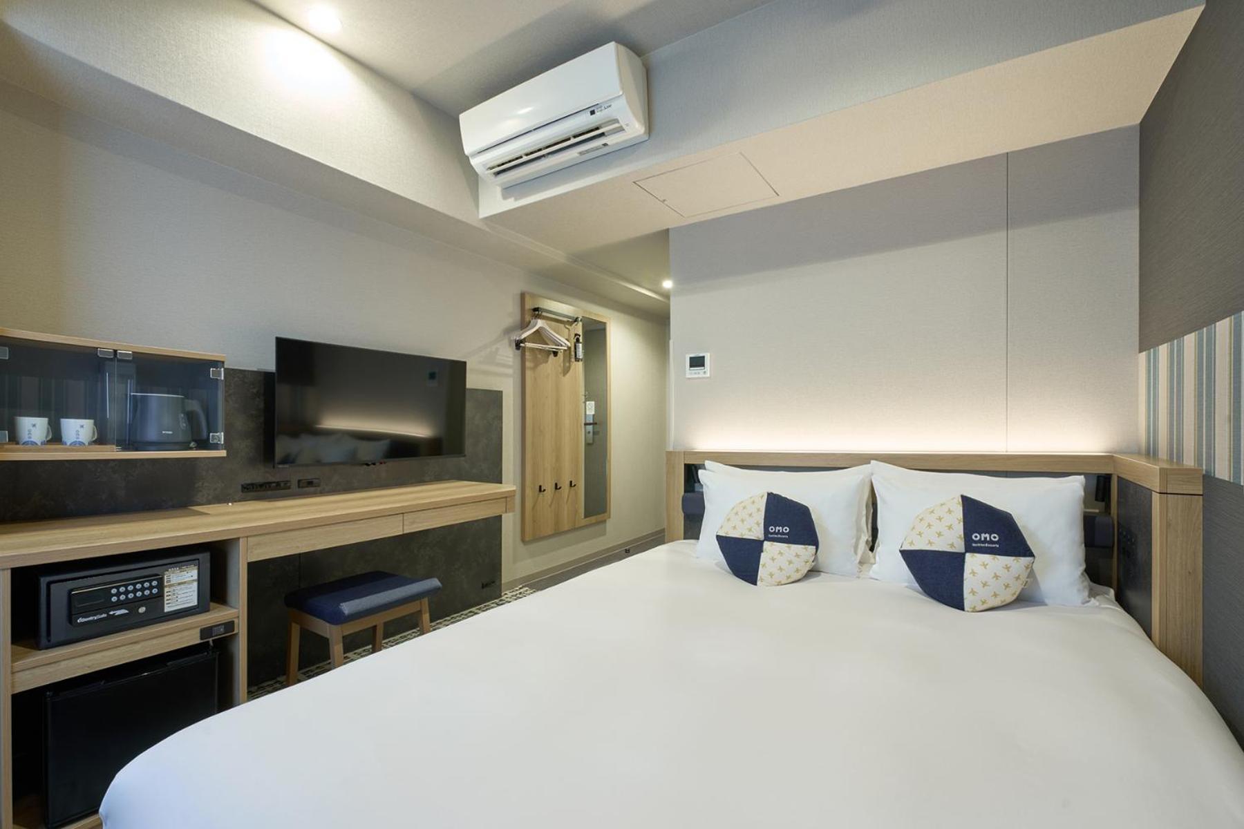 Omo Kansai Airport By Hoshino Resorts Izumisano Exteriör bild A room at Hotel Winstar Kobe